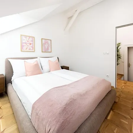 Cozy Luxury Center 2 Apartmán