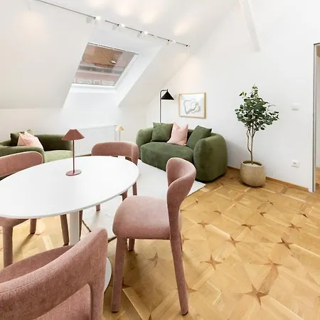 Cozy Luxury Center 2 *